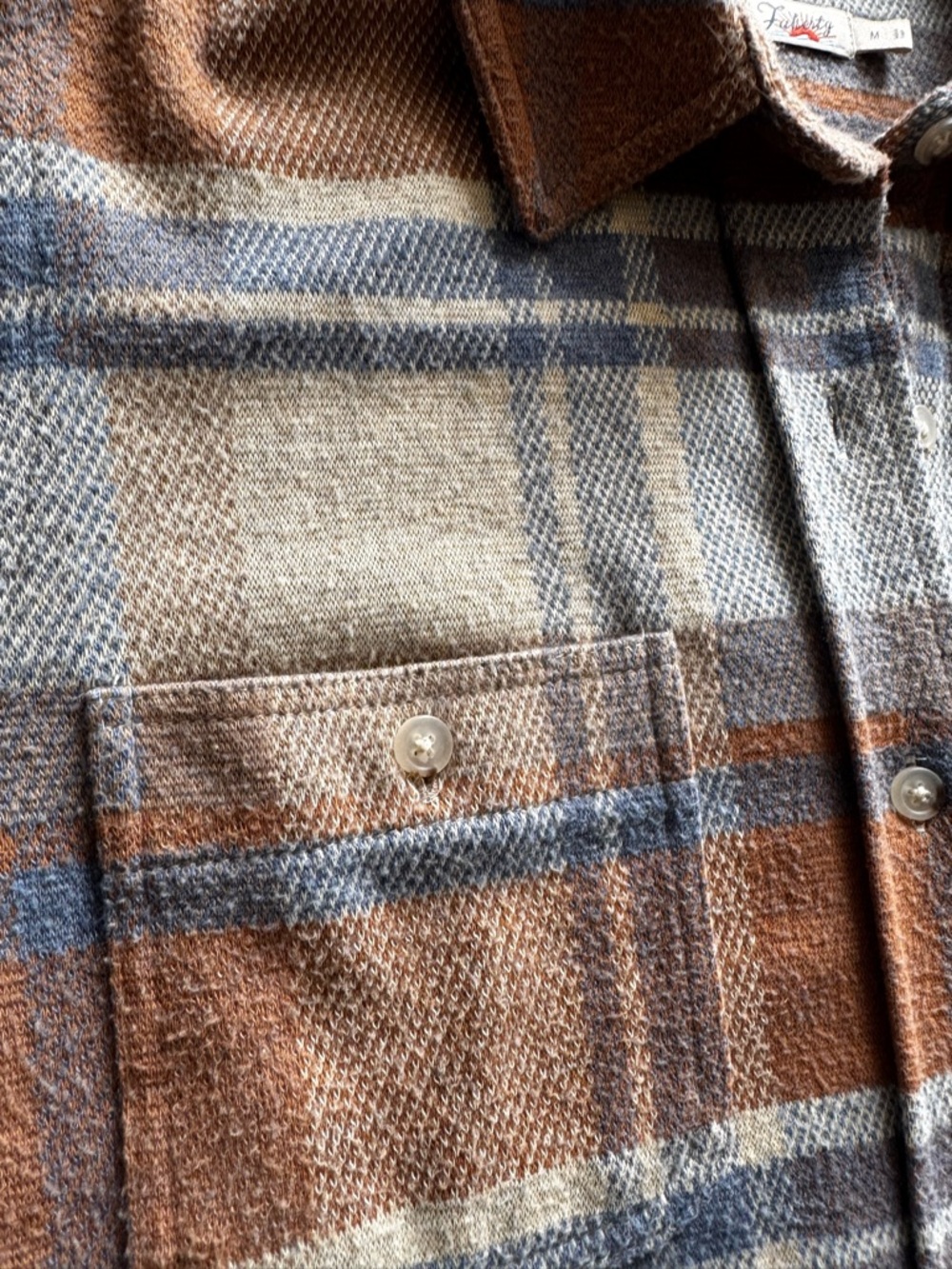 Faherty- Legend Sweater Shirt  Button-Front Shirt Jacket in Beige and Blue sz M - Picture 7 of 7